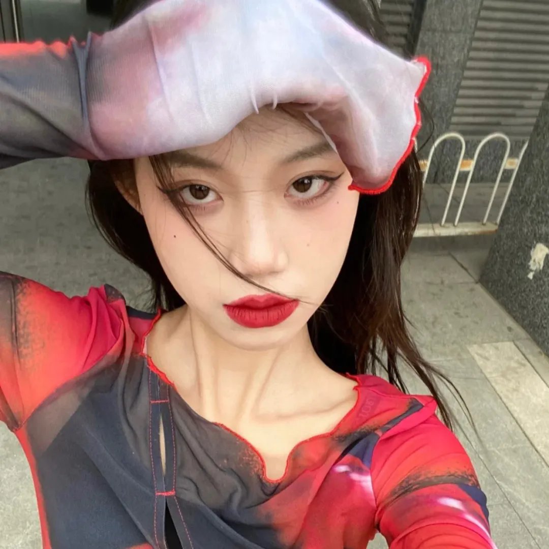 左撇子女人
